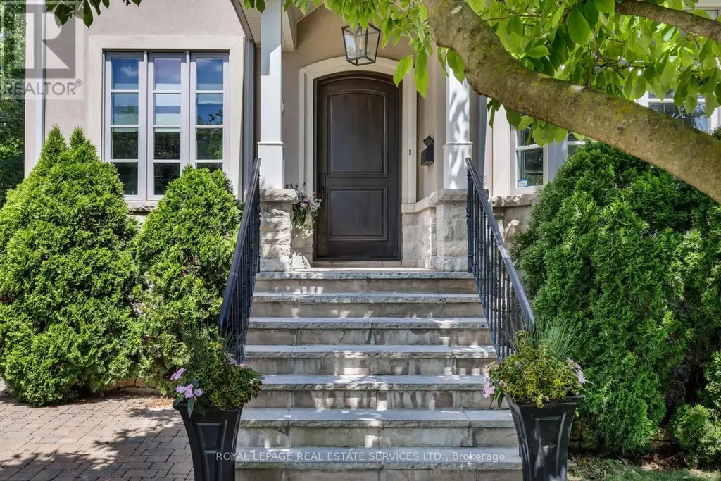 4 Springbrook Gardens, Toronto (Stonegate-Queensway)