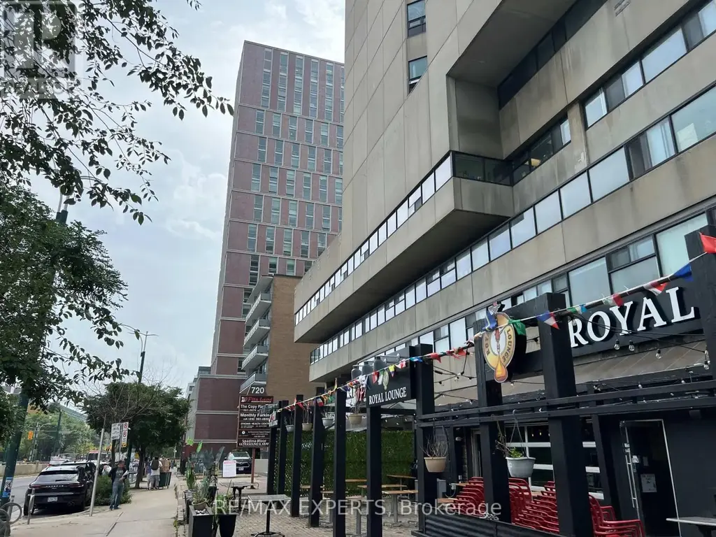300 - 720 Spadina Avenue, Toronto (University)