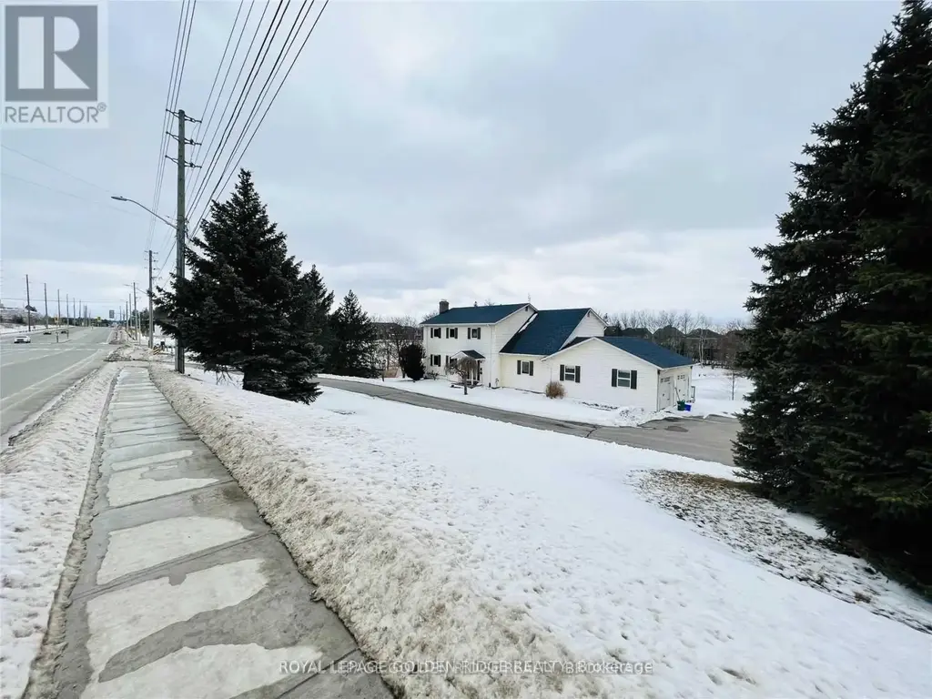 15482 Leslie Street, Aurora