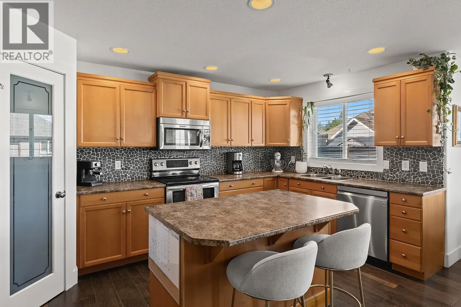 606 South Crest Drive. Kelowna, British Columbia