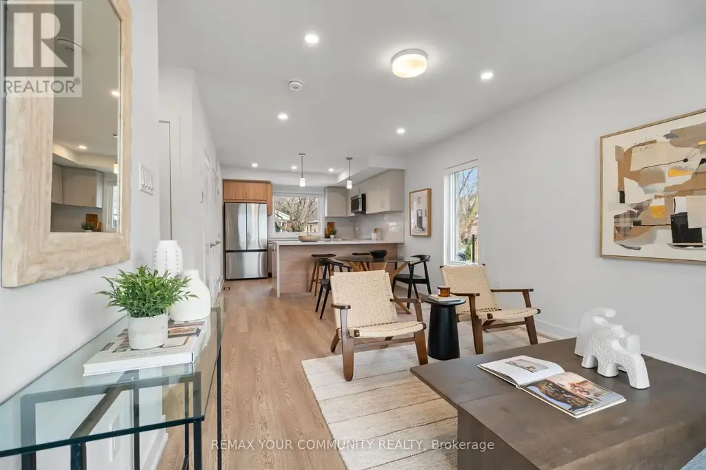 2 - 34 Poplar Avenue, Toronto (Islington-City Centre West)