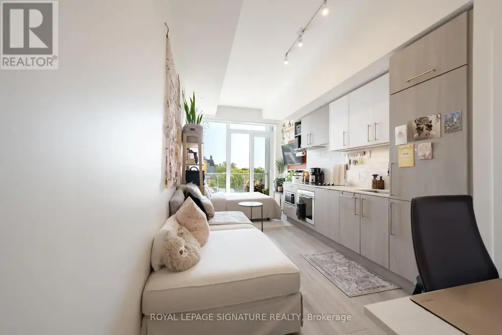 929 - 2020 Bathurst Street, Toronto (Humewood-Cedarvale)