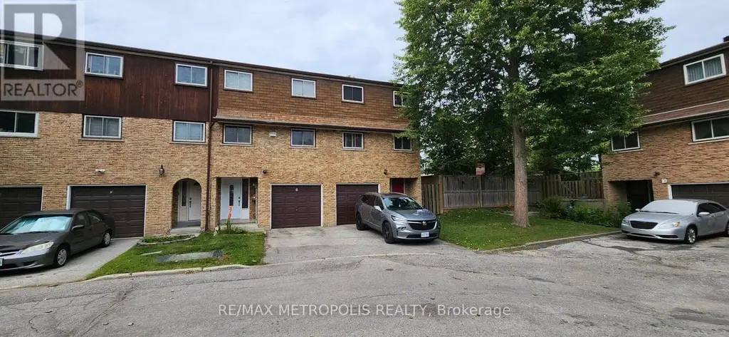 8 - 21 Rockwood Drive, Toronto (Cliffcrest)