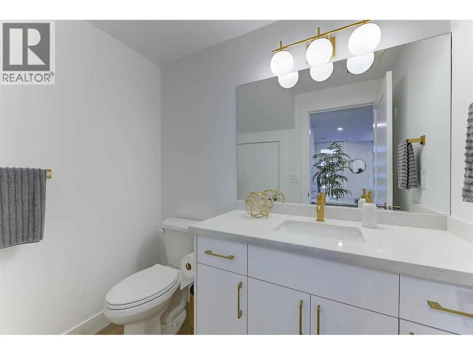 2274 Woodlawn Street Unit# 2. Kelowna, British Columbia