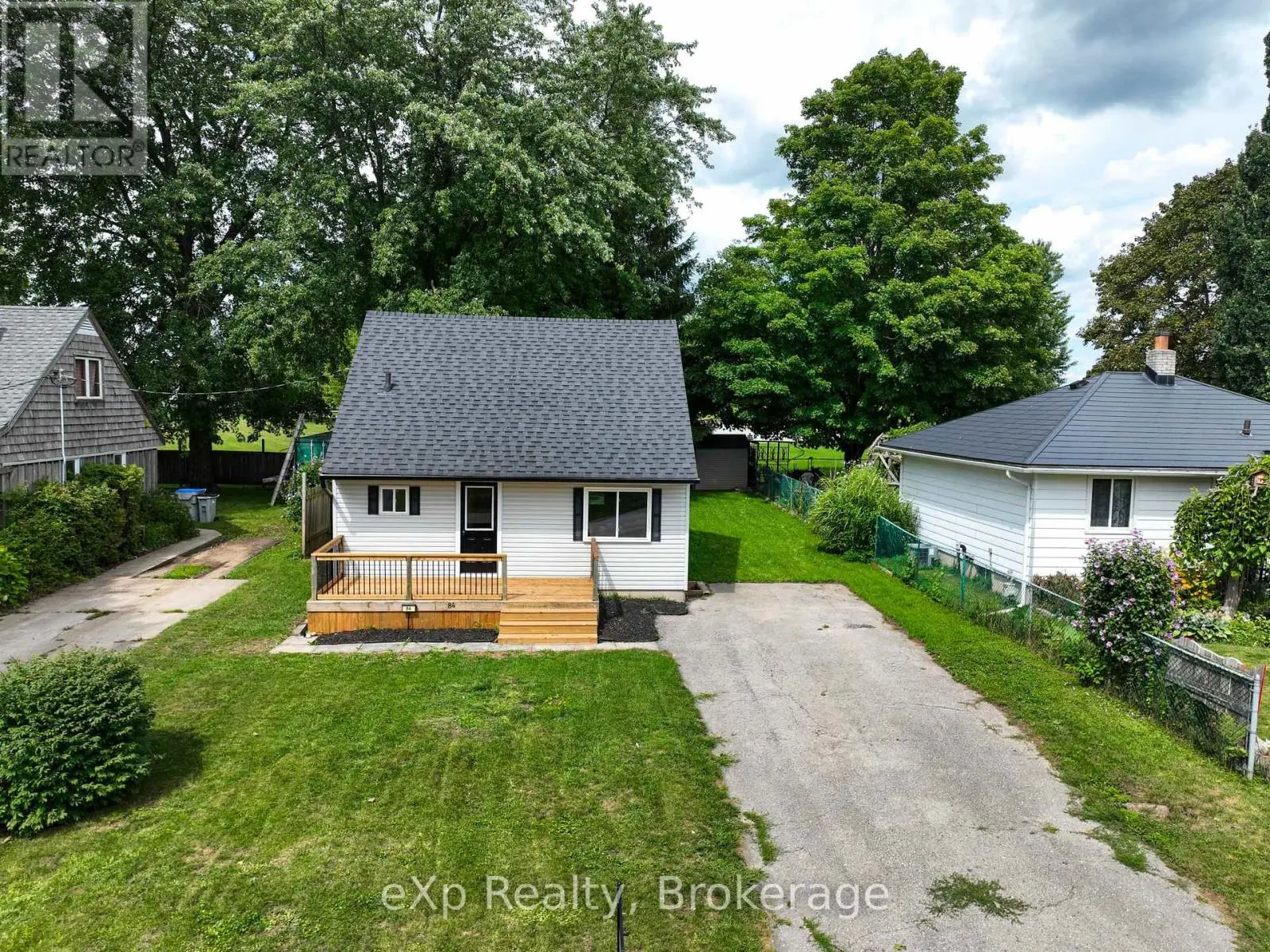 84 Victoria Boulevard, Huron East (Vanastra)