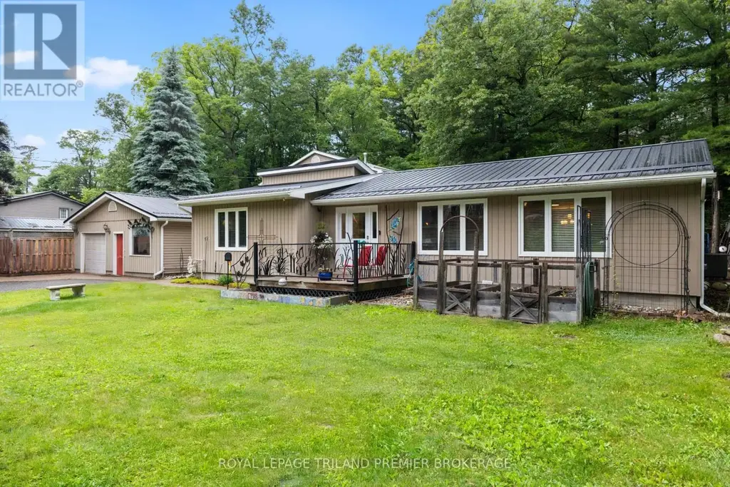 7710 Clayton Street, Lambton Shores (Port Franks)