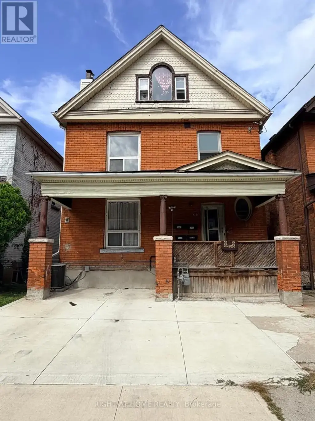 110 Mrytle Avenue, Hamilton (St. Clair)