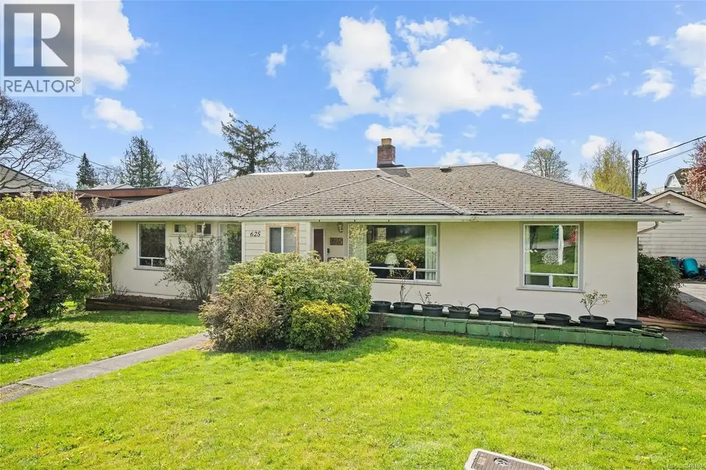 625 Broadway St, Saanich