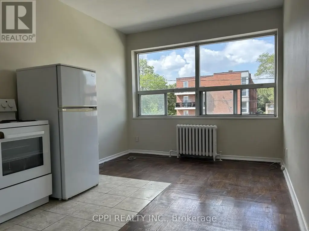 210 - 3 Hill Heights Road, Toronto (Stonegate-Queensway)