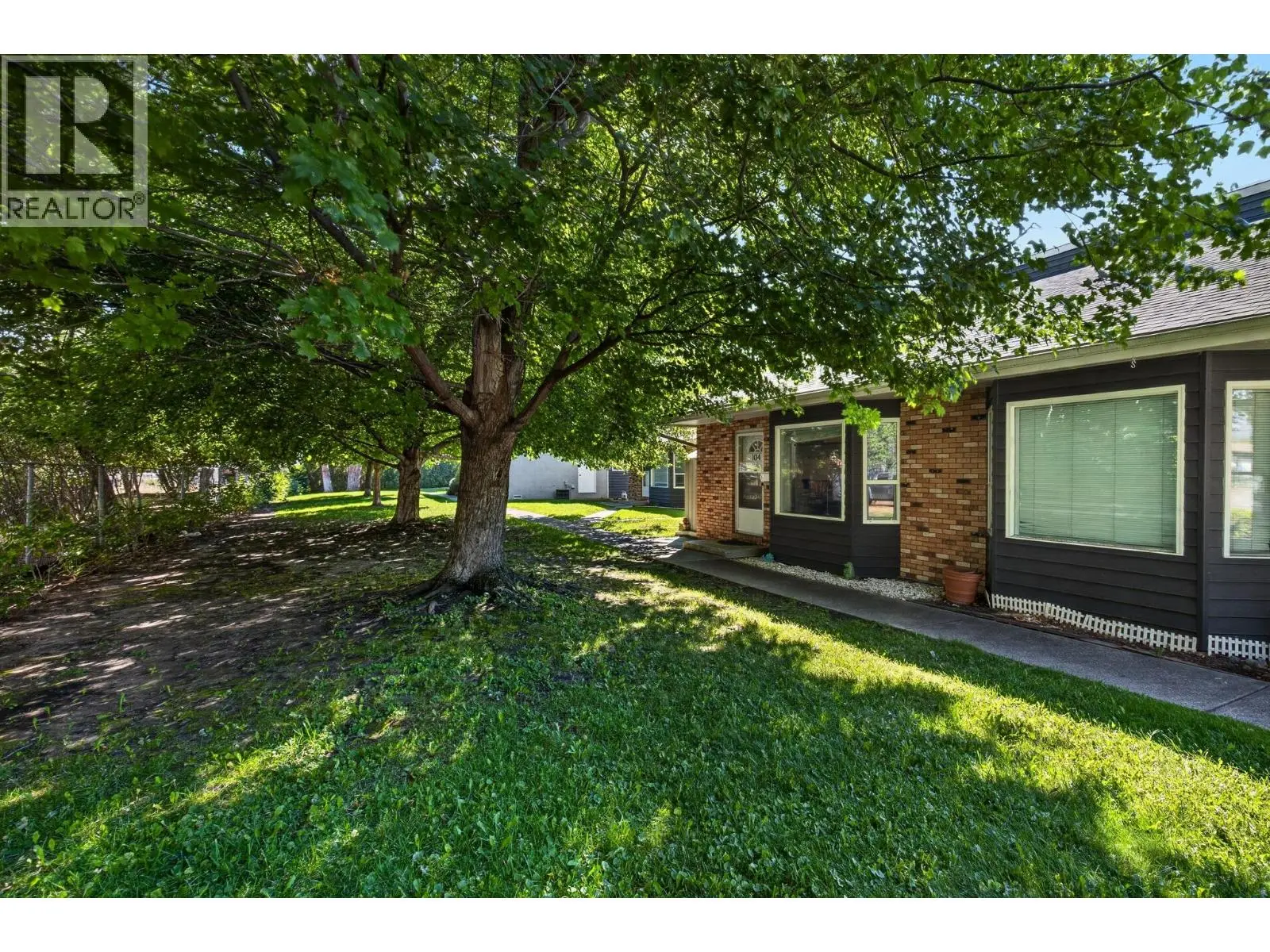 3155 Gordon Drive Unit# 104. Kelowna, British Columbia