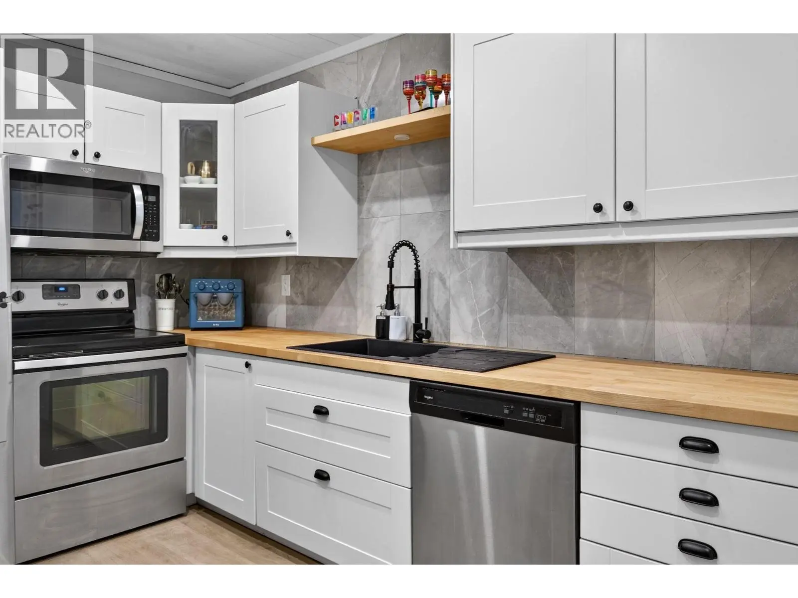 3155 Gordon Drive Unit# 104. Kelowna, British Columbia
