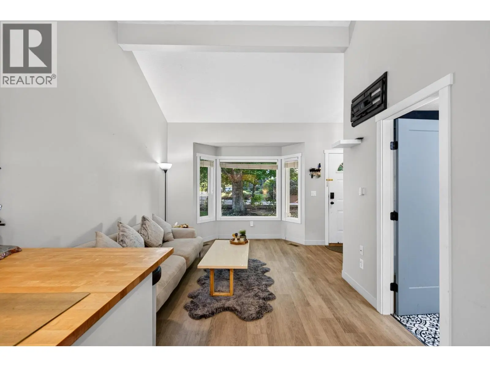 3155 Gordon Drive Unit# 104. Kelowna, British Columbia