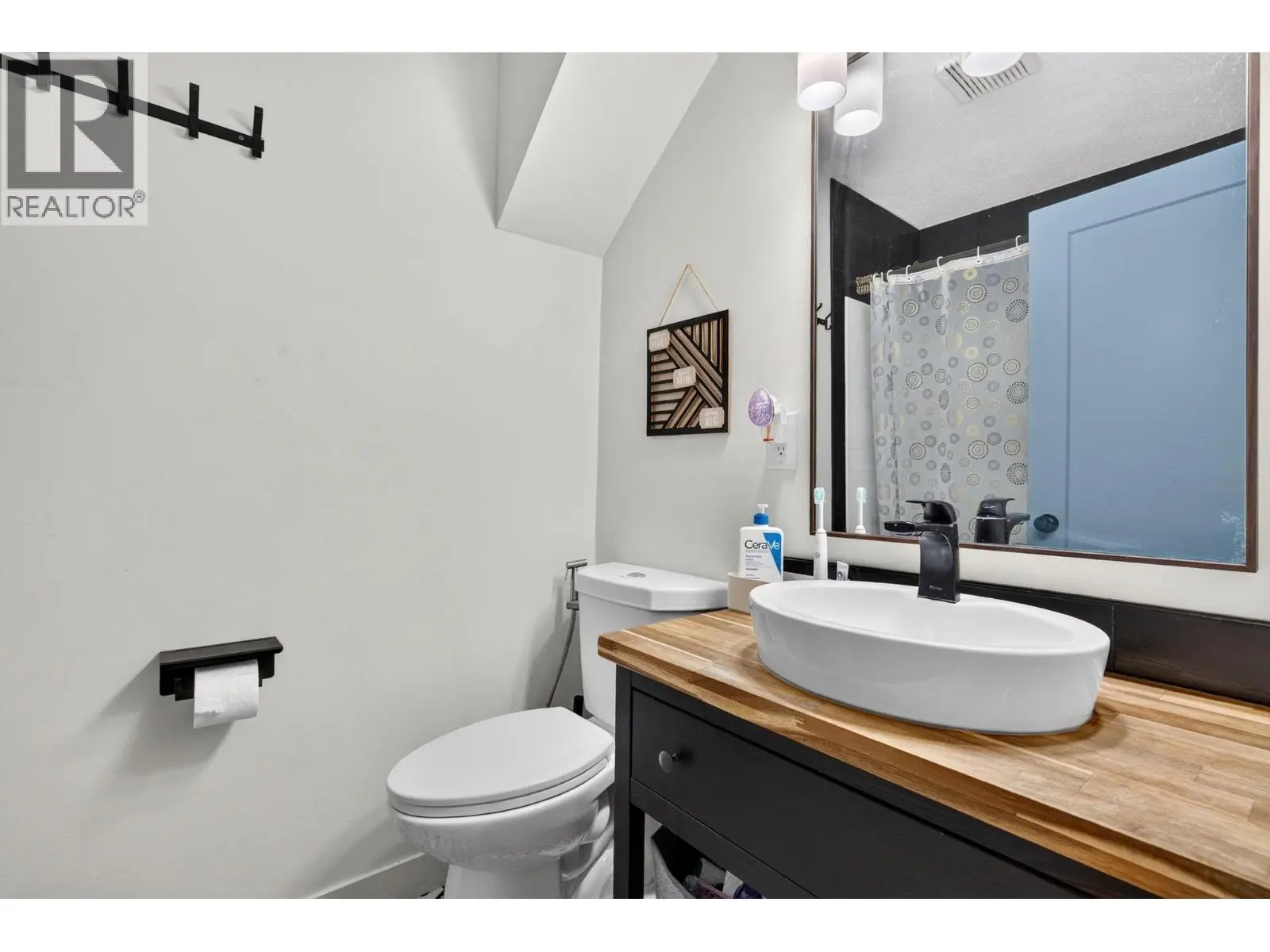 3155 Gordon Drive Unit# 104. Kelowna, British Columbia