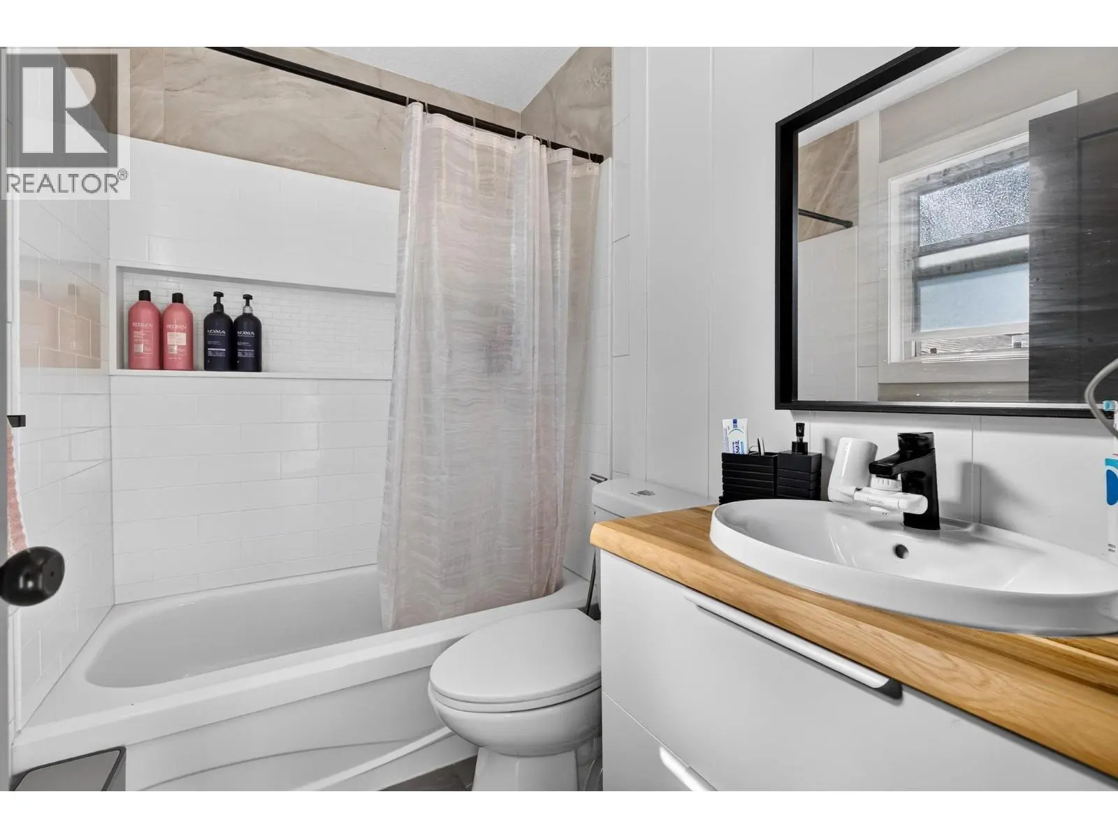 3155 Gordon Drive Unit# 104. Kelowna, British Columbia