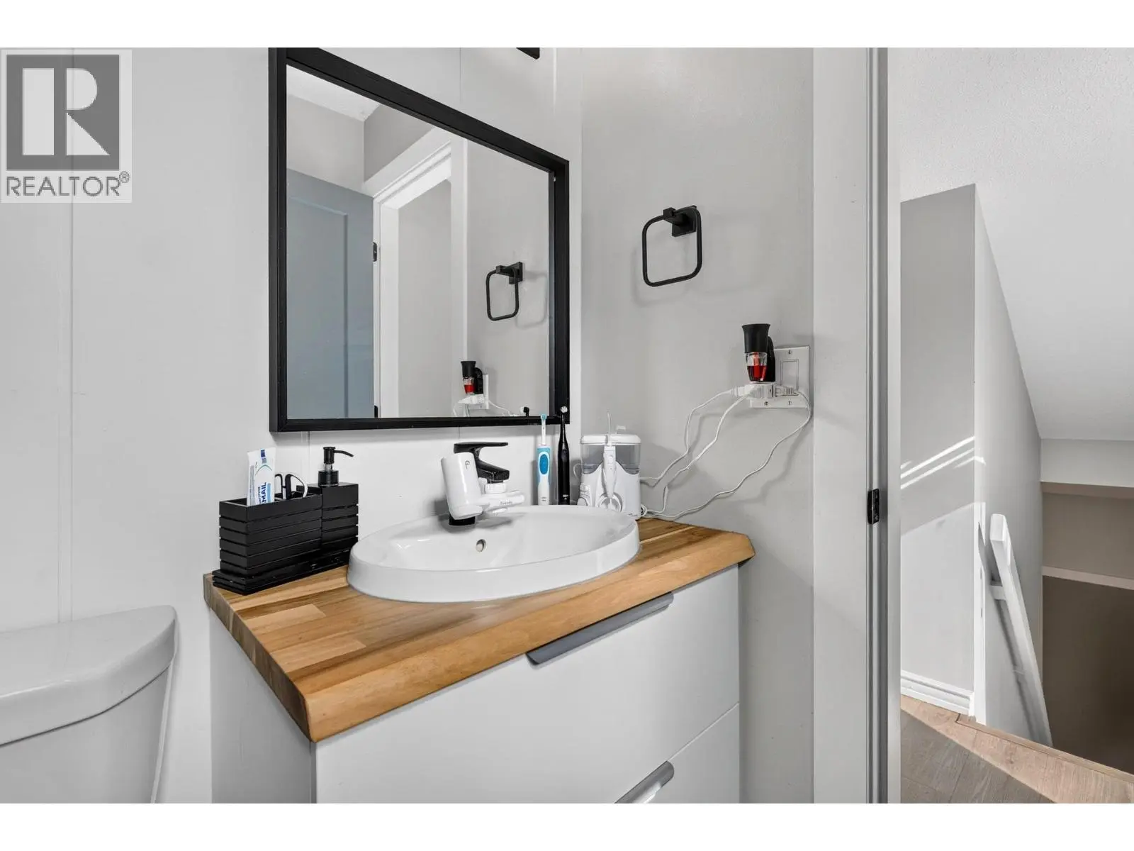 3155 Gordon Drive Unit# 104. Kelowna, British Columbia