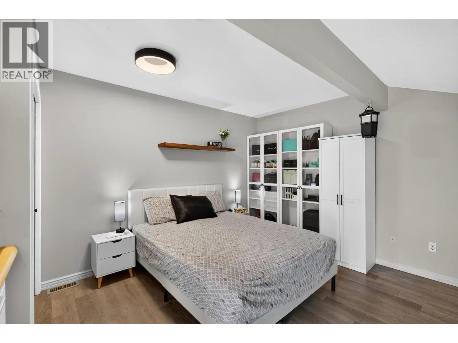 3155 Gordon Drive Unit# 104. Kelowna, British Columbia