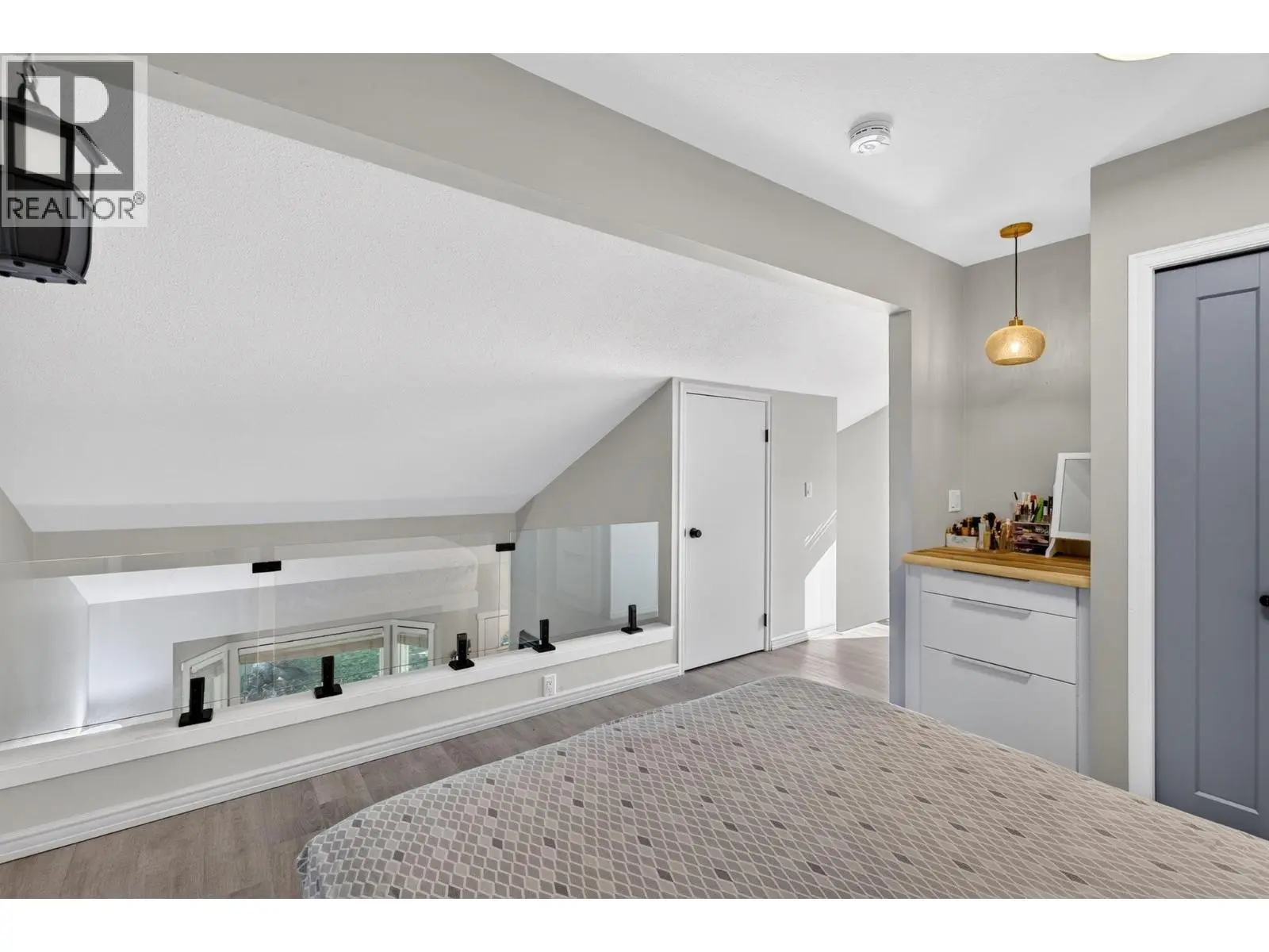 3155 Gordon Drive Unit# 104. Kelowna, British Columbia
