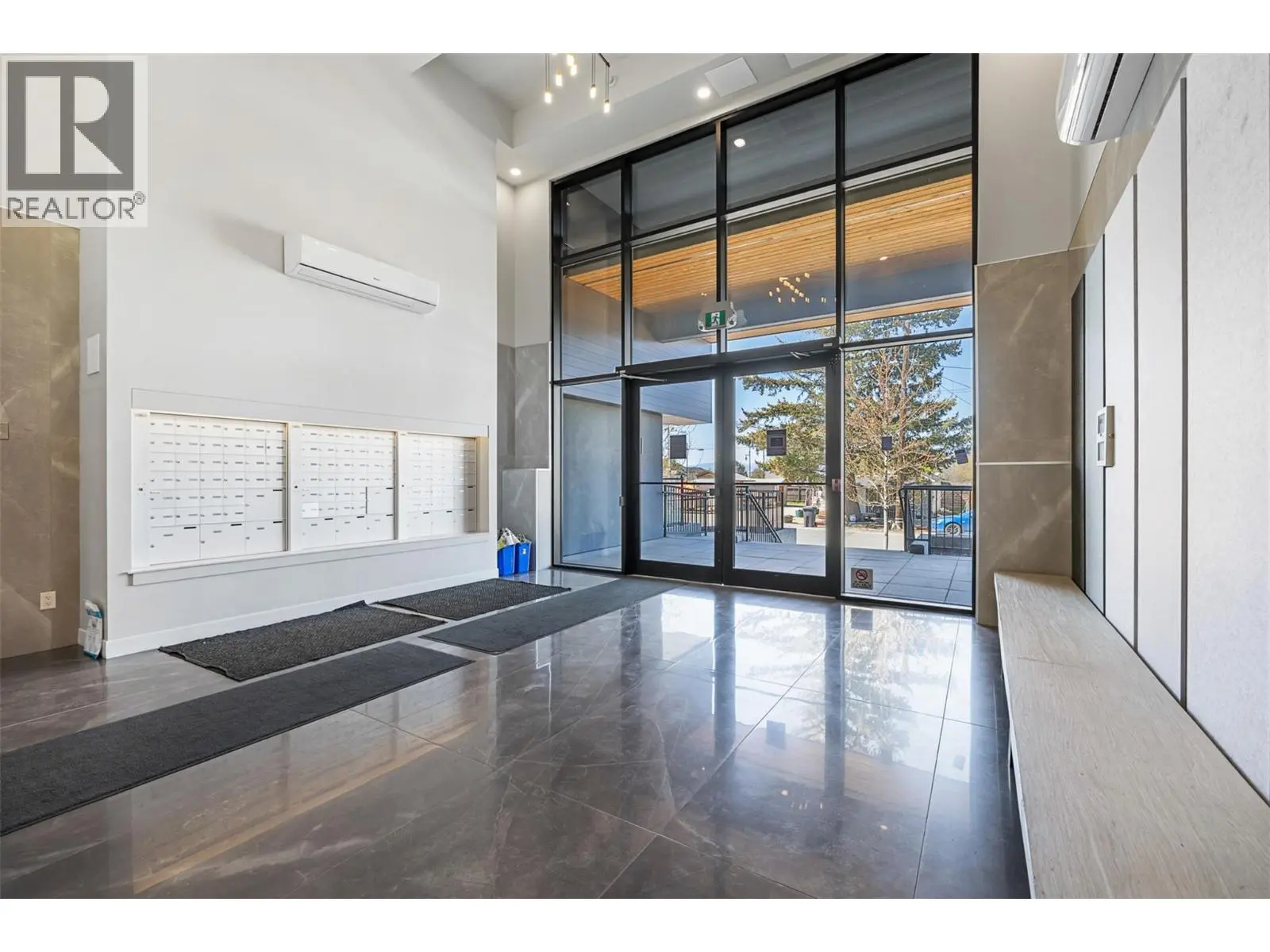 345 Dougall Road N Unit# Ph6. Kelowna, British Columbia