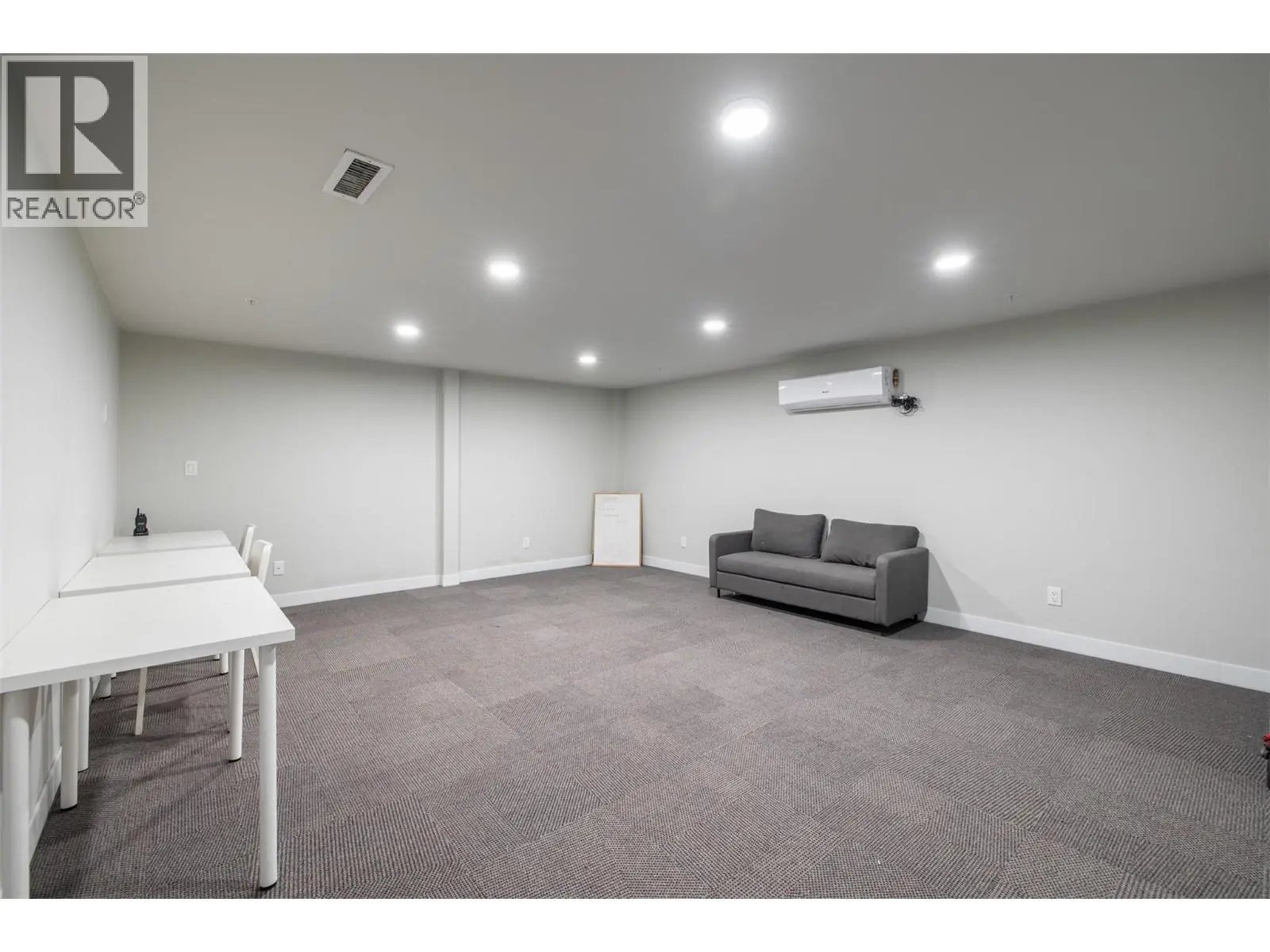 345 Dougall Road N Unit# Ph6. Kelowna, British Columbia