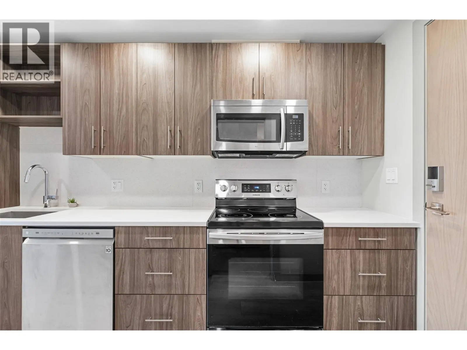 345 Dougall Road N Unit# Ph6. Kelowna, British Columbia