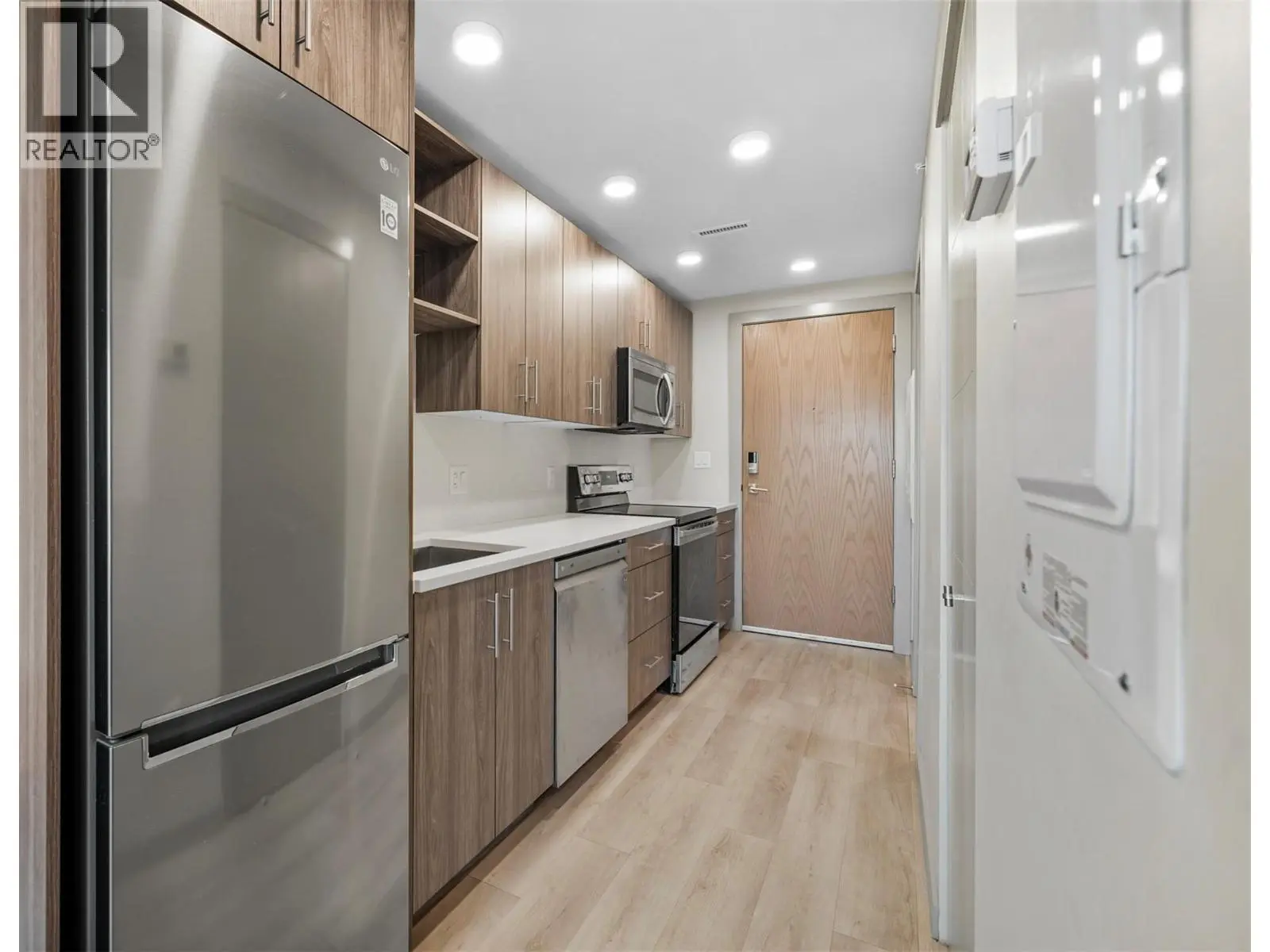 345 Dougall Road N Unit# Ph6. Kelowna, British Columbia