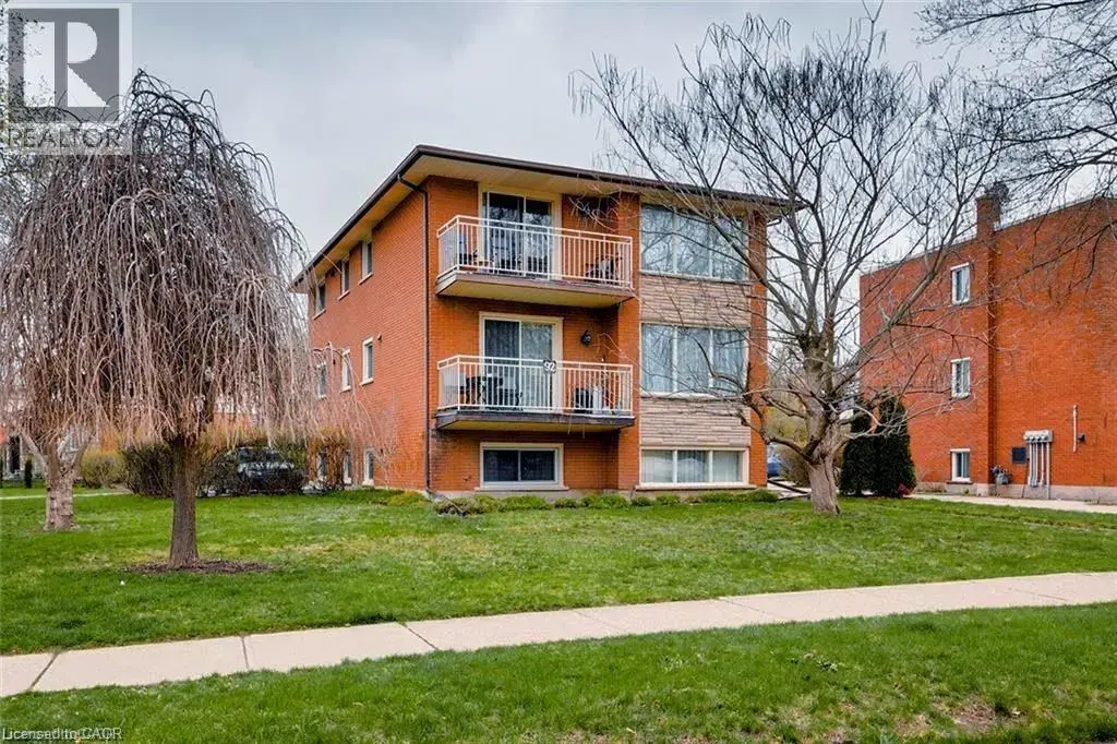 92 Confederation Drive Unit# 2, Kitchener