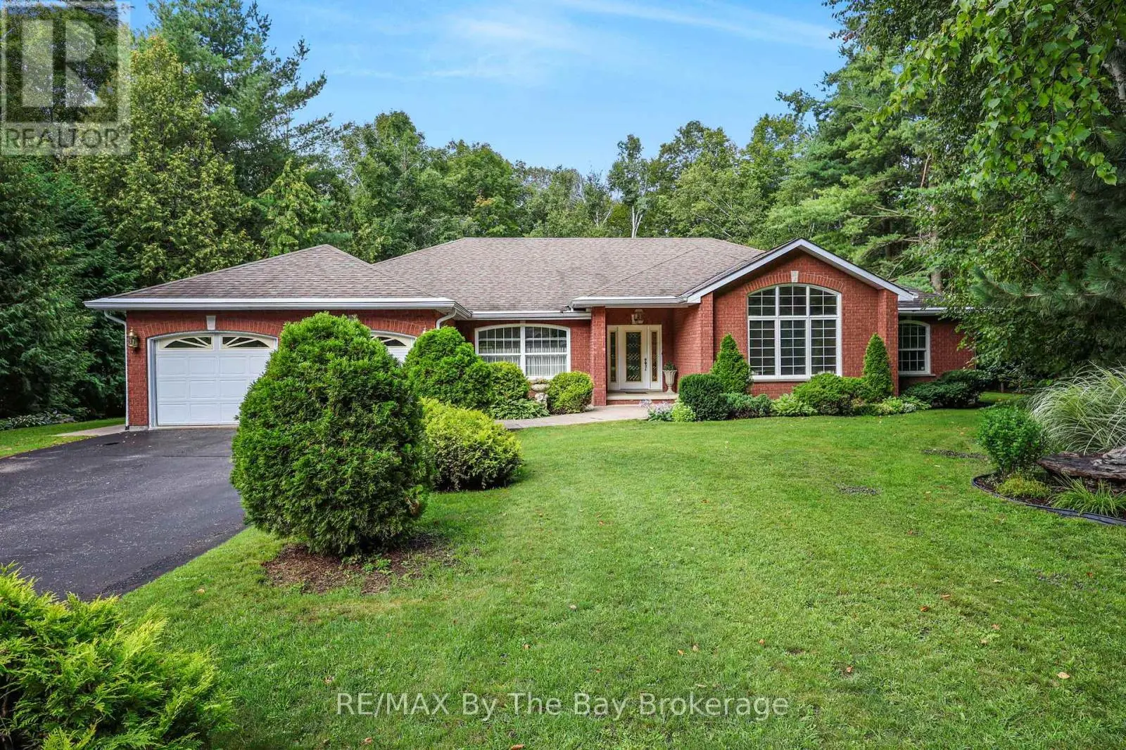 90 Goldfinch Crescent, Tiny