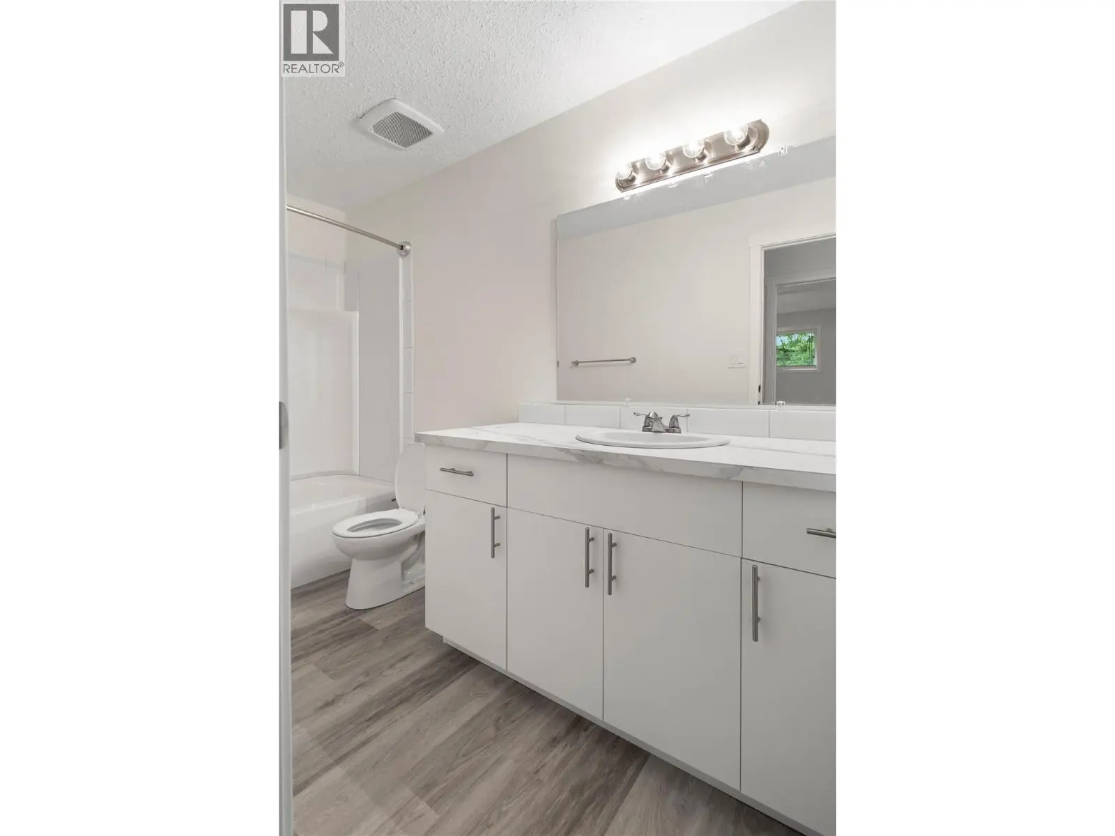 200 Gerstmar Road Unit# 11. Kelowna, British Columbia