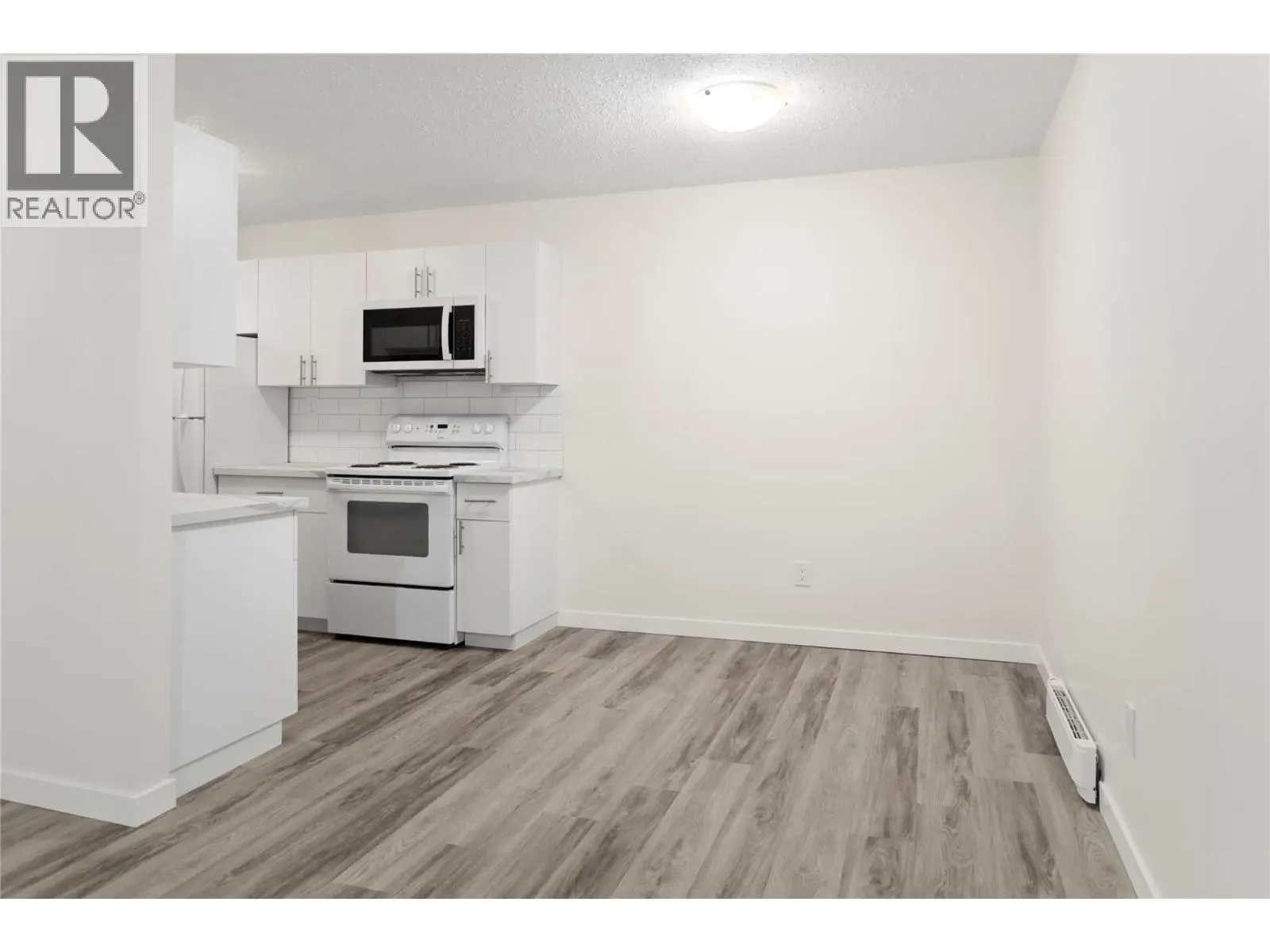 200 Gerstmar Road Unit# 11. Kelowna, British Columbia