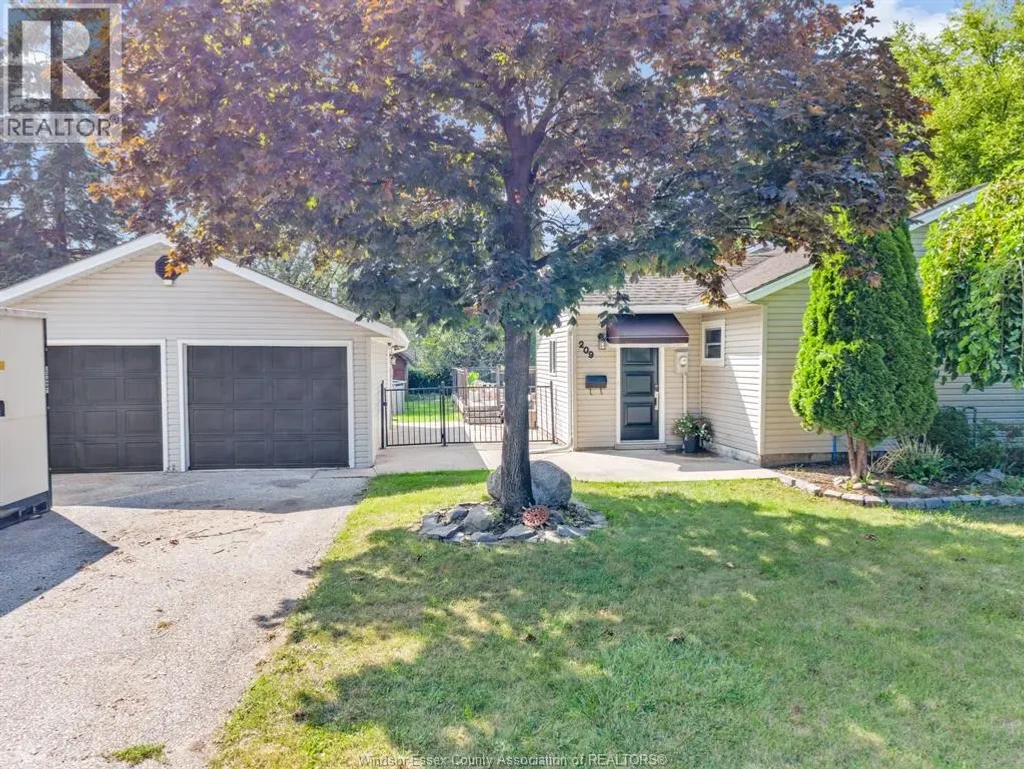 209 St. Andrews, Lakeshore