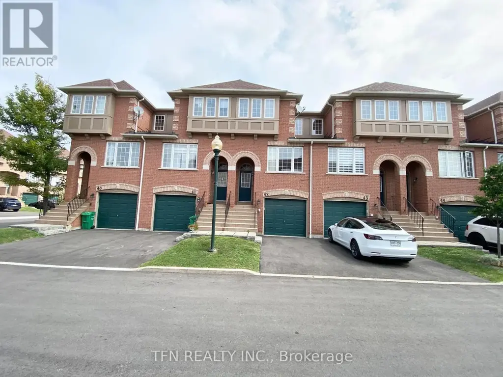 42 - 3020 Cedarglen Gate, Mississauga (Erindale)