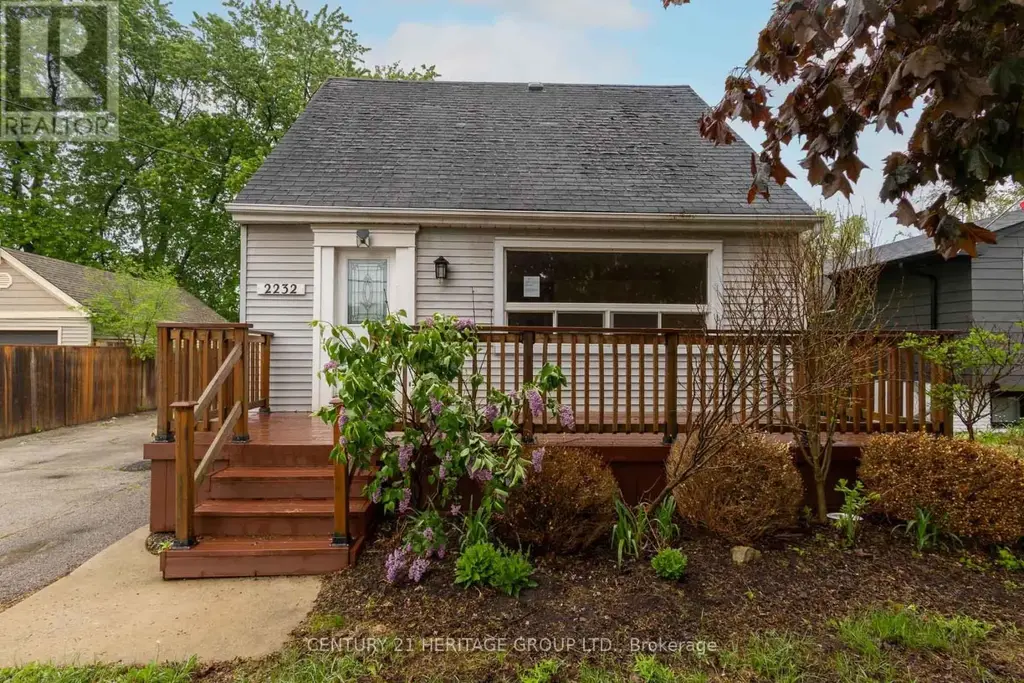 2232 Queensway Drive, Burlington (Freeman)