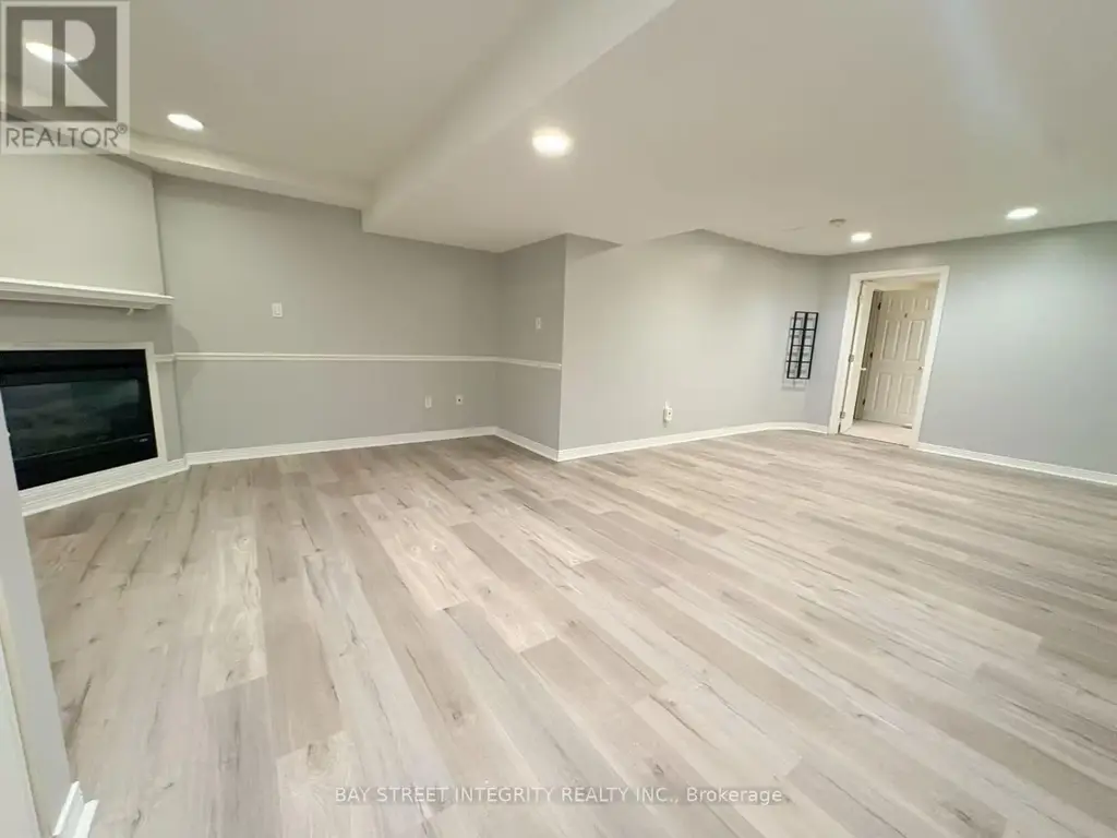 414 River Glen Boulevard, Oakville (RO River Oaks)