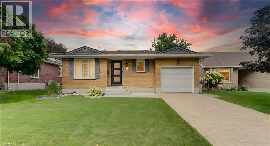 595 Maple Avenue N, Listowel