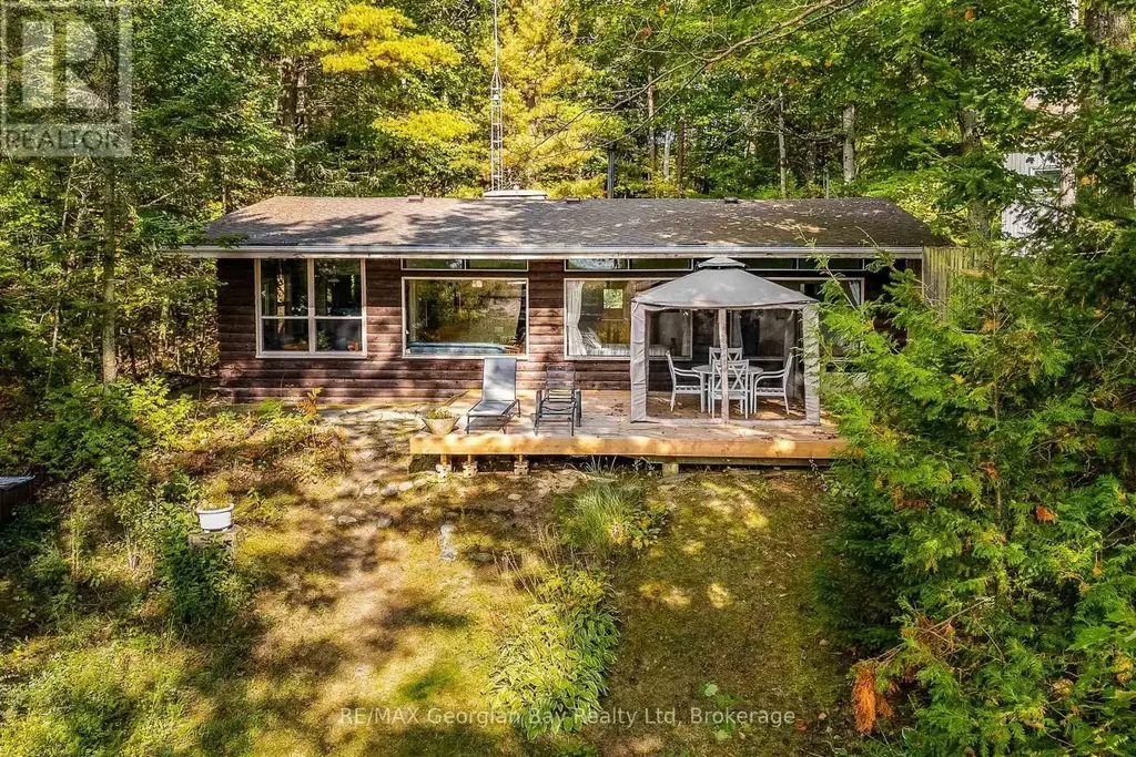 100 Nottawaga Drive, Tiny