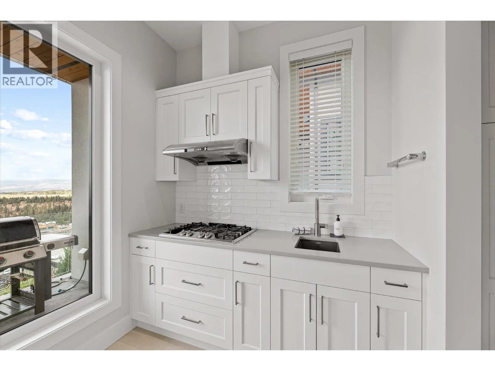 980 Ledgeview Court. Kelowna, British Columbia