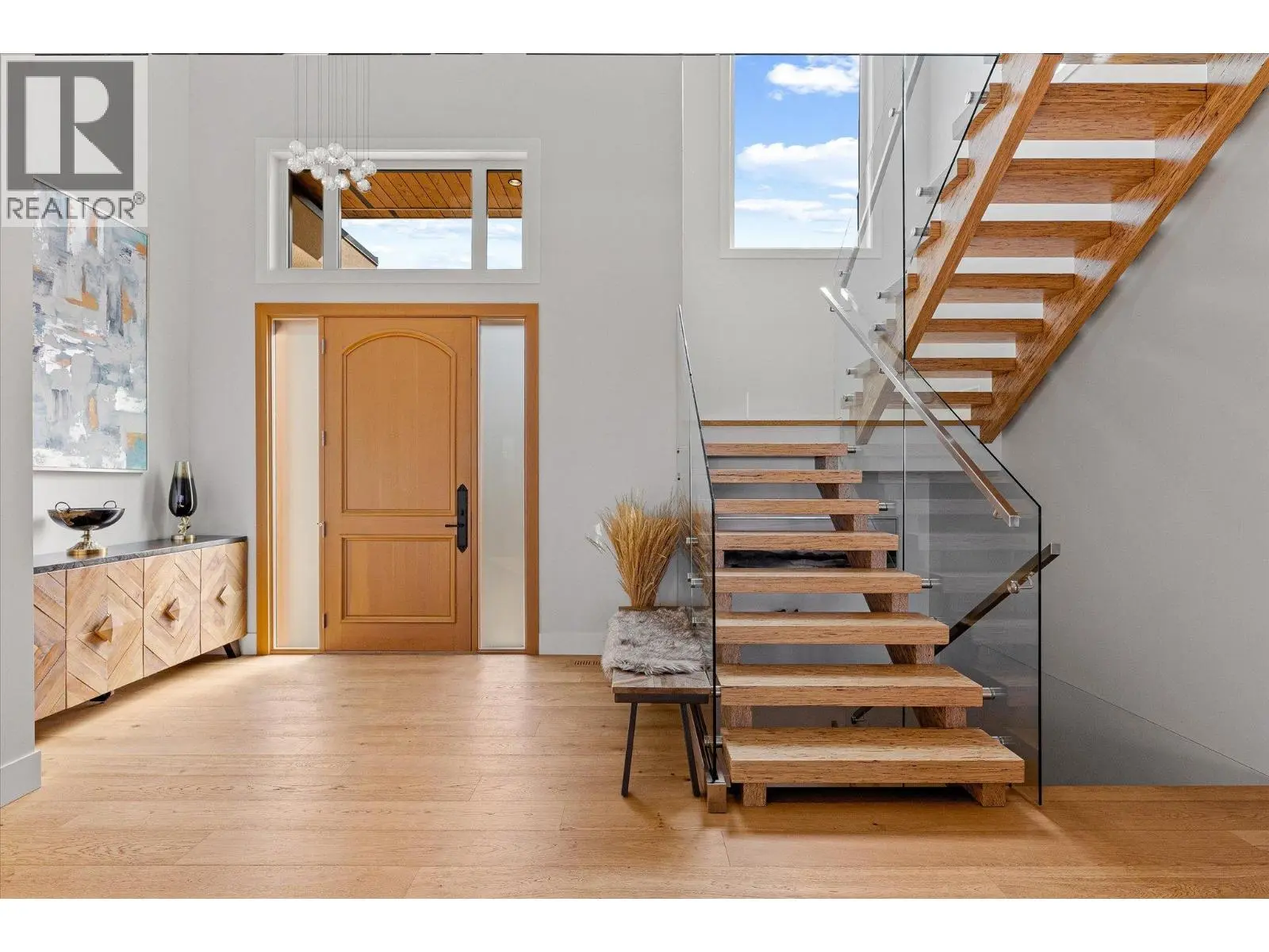 980 Ledgeview Court. Kelowna, British Columbia