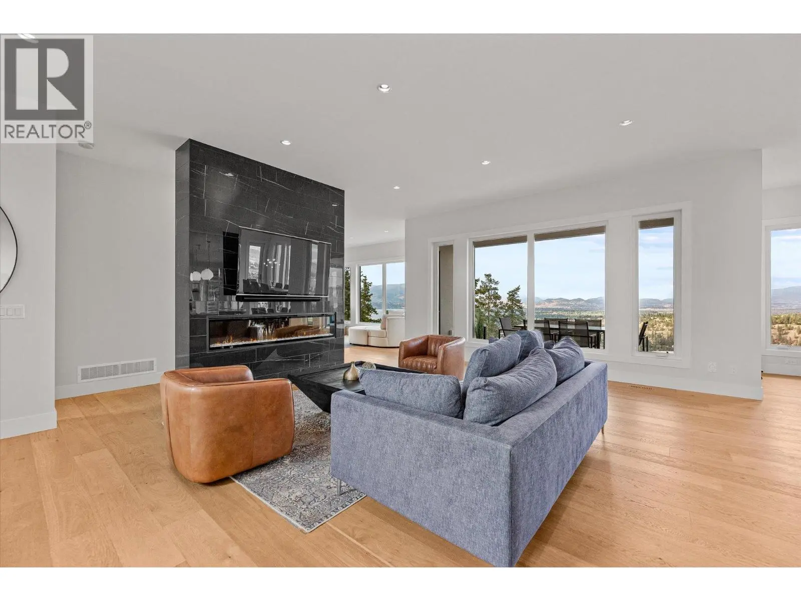 980 Ledgeview Court. Kelowna, British Columbia