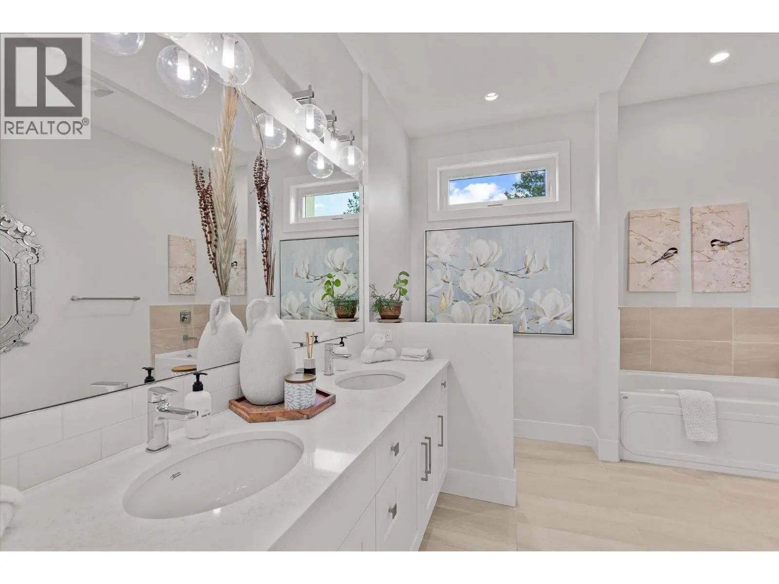 980 Ledgeview Court. Kelowna, British Columbia