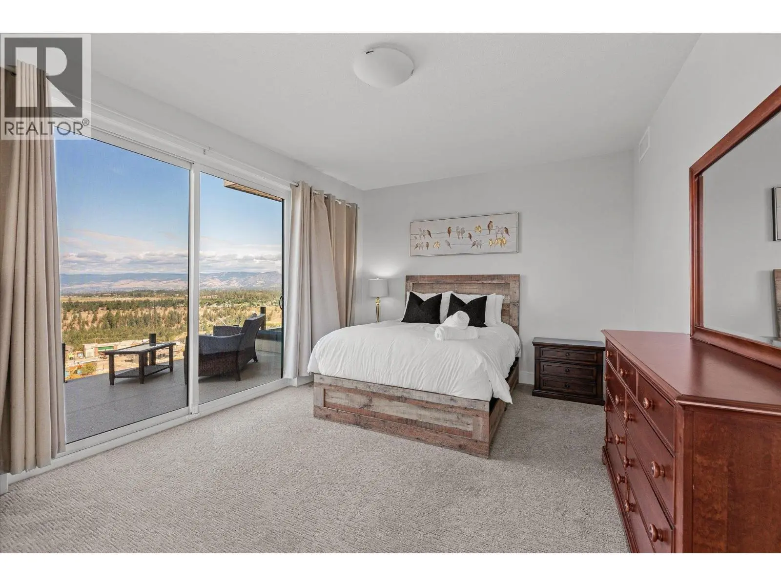 980 Ledgeview Court. Kelowna, British Columbia