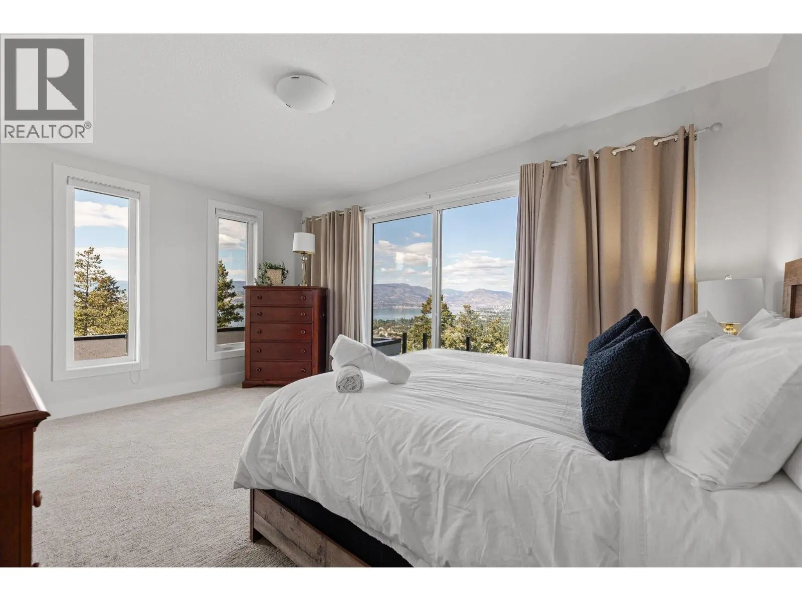 980 Ledgeview Court. Kelowna, British Columbia