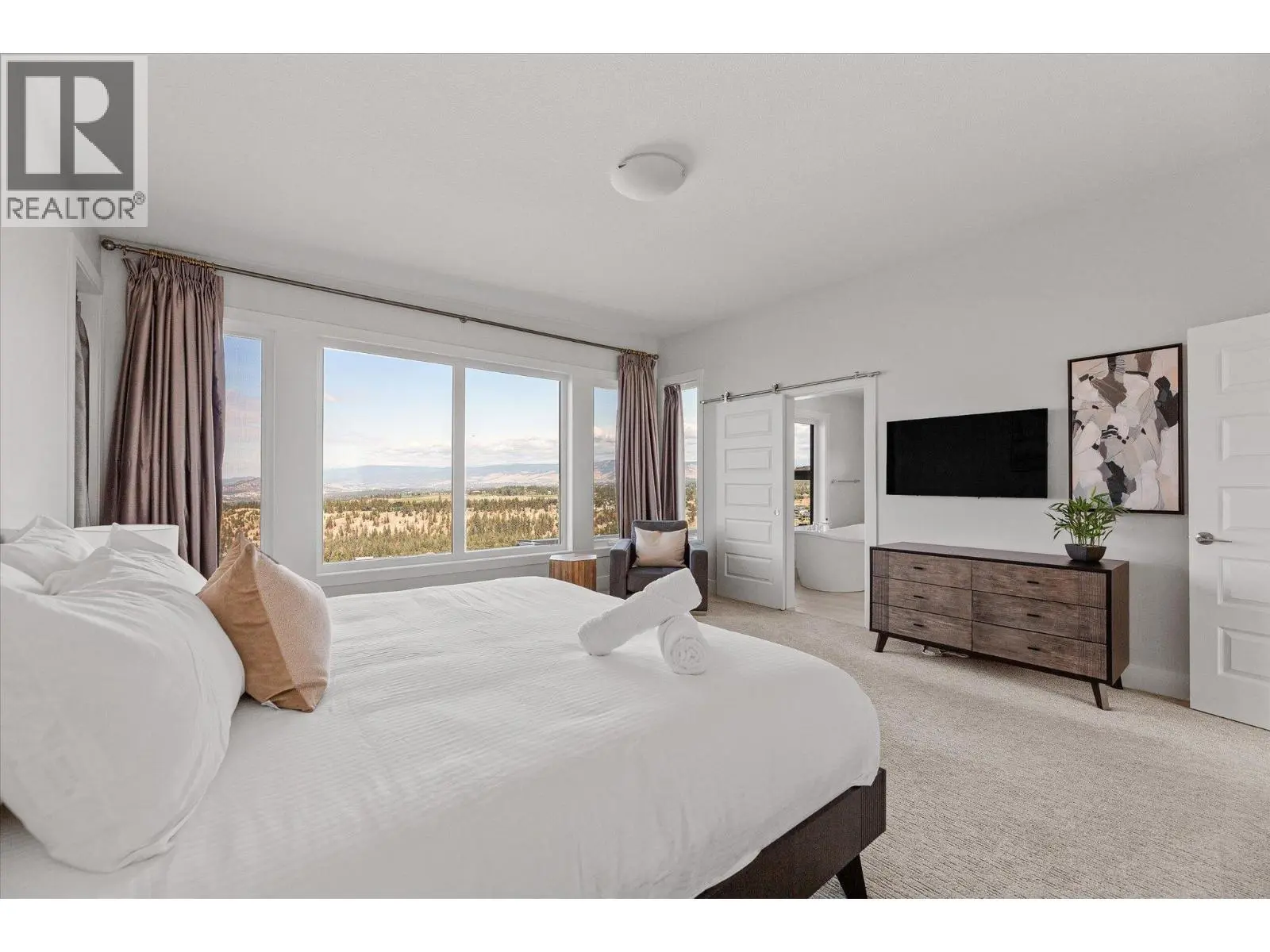 980 Ledgeview Court. Kelowna, British Columbia