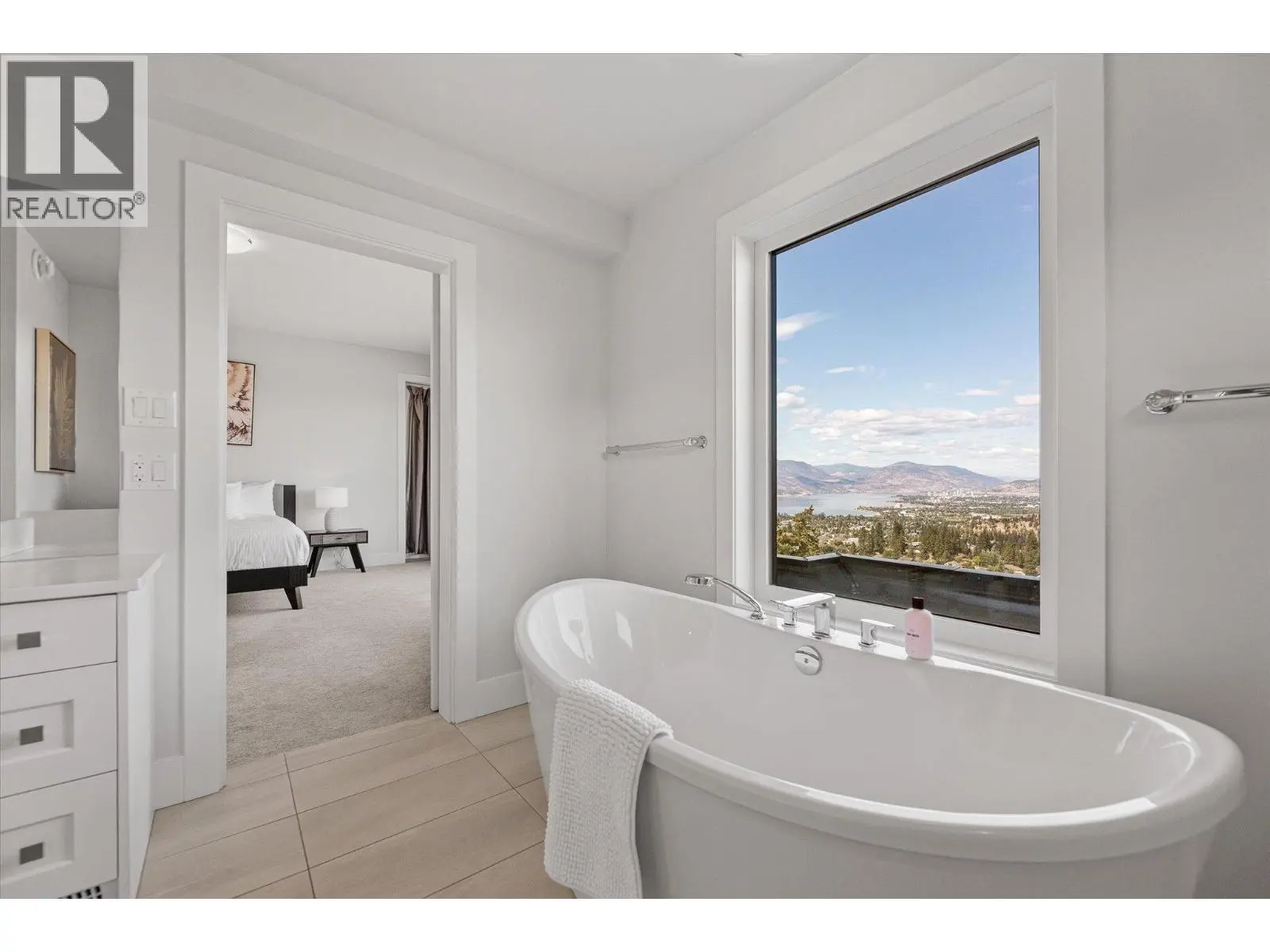 980 Ledgeview Court. Kelowna, British Columbia
