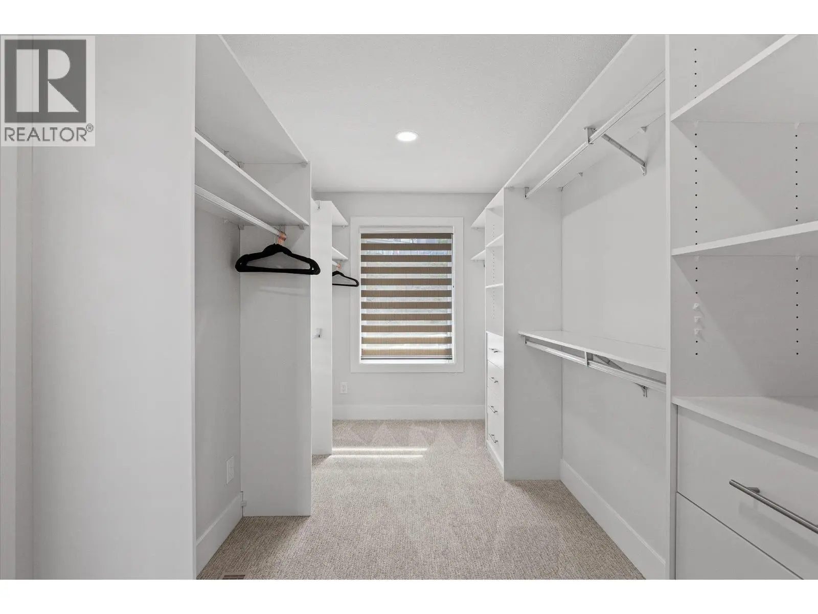 980 Ledgeview Court. Kelowna, British Columbia