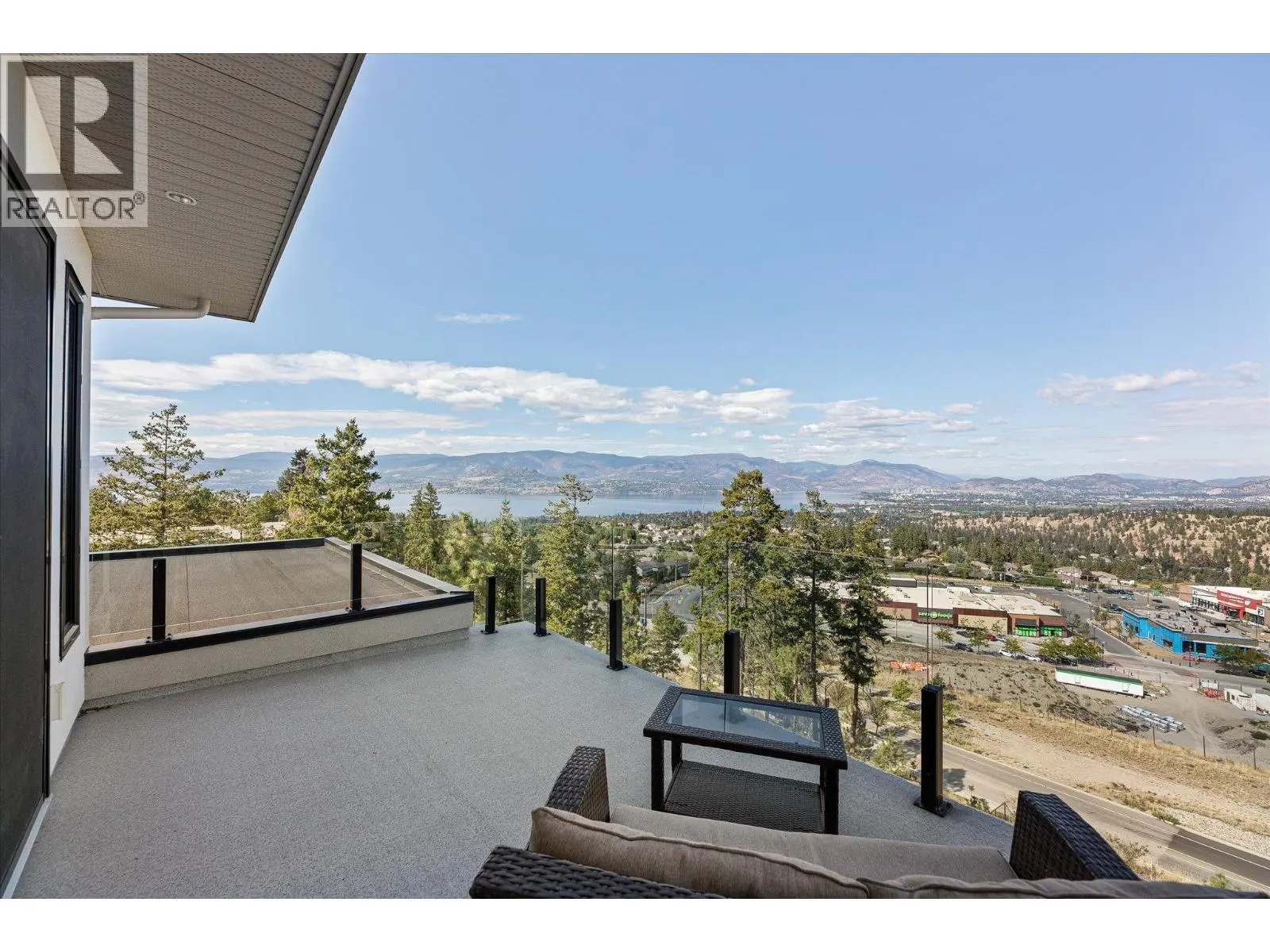 980 Ledgeview Court. Kelowna, British Columbia