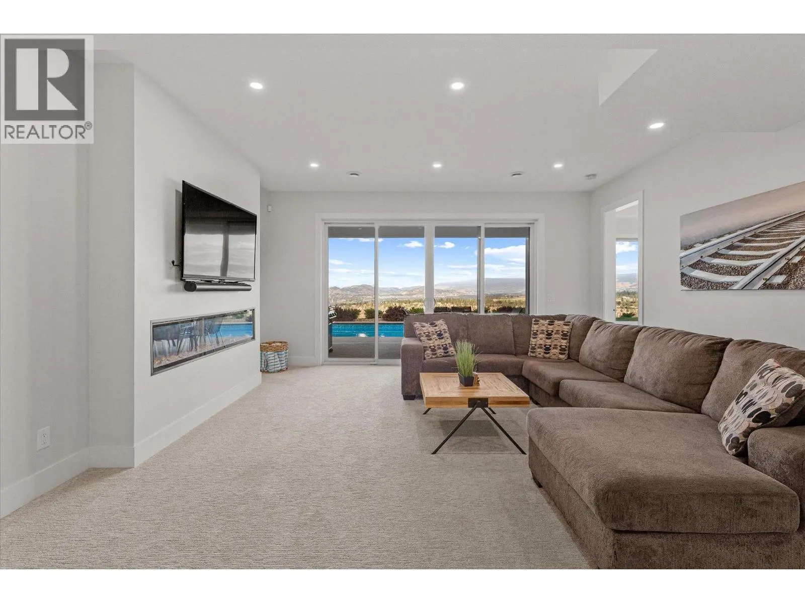 980 Ledgeview Court. Kelowna, British Columbia