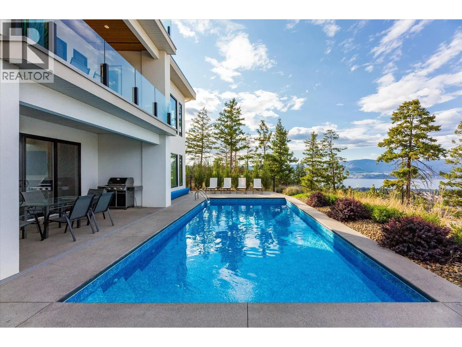 980 Ledgeview Court. Kelowna, British Columbia