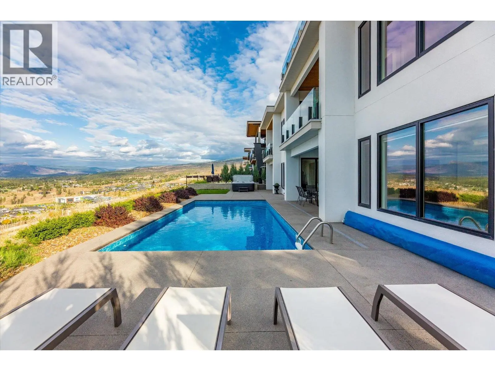 980 Ledgeview Court. Kelowna, British Columbia