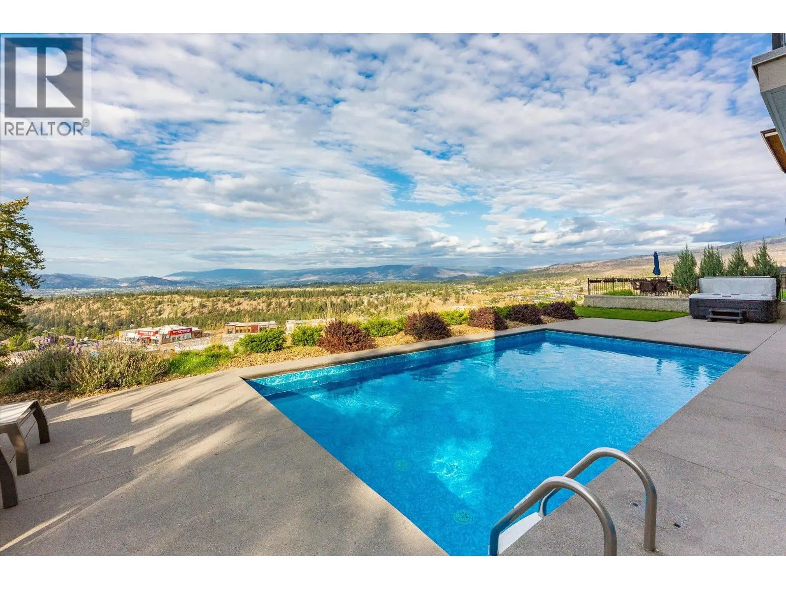 980 Ledgeview Court. Kelowna, British Columbia