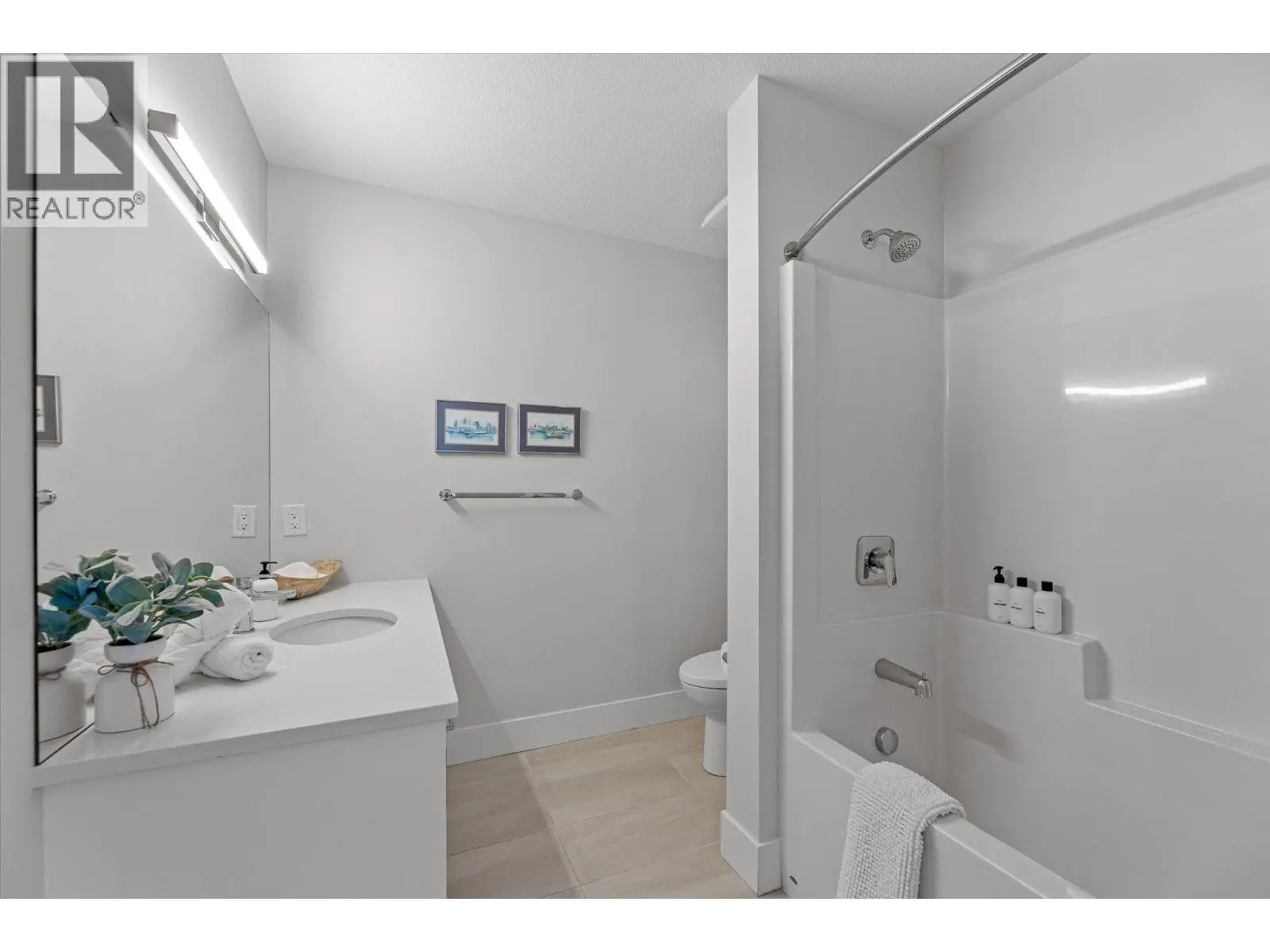 980 Ledgeview Court. Kelowna, British Columbia